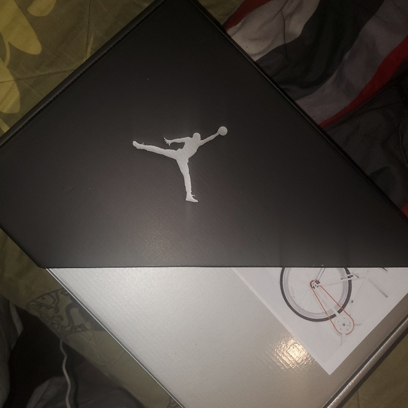 Jordan 11 - Picture 2 of 3